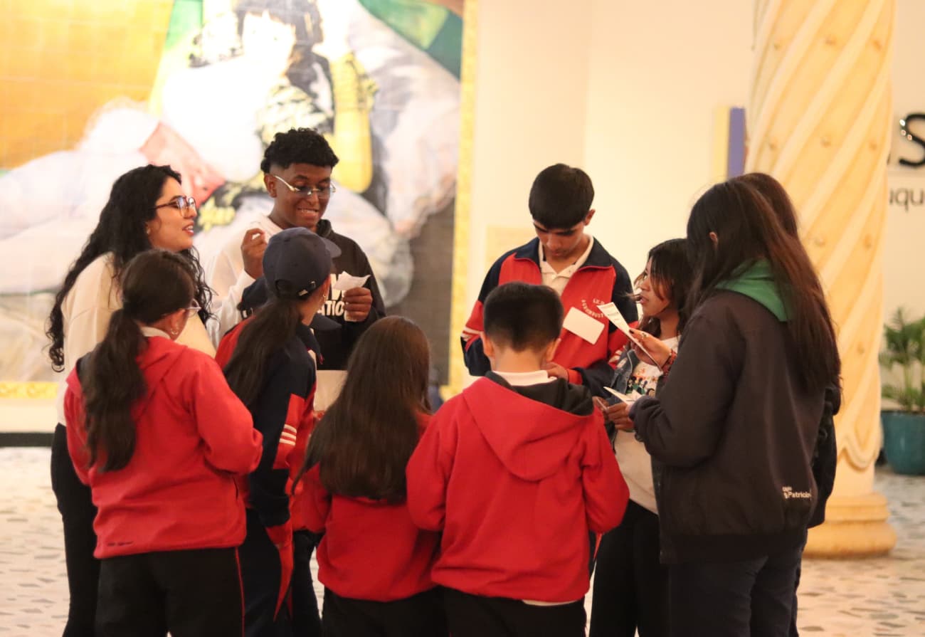 Niñas, niños y adolescentes reunidos en la COP30 para reflexionar y proponer acciones frente al cambio climático y el derecho a un ambiente sano.