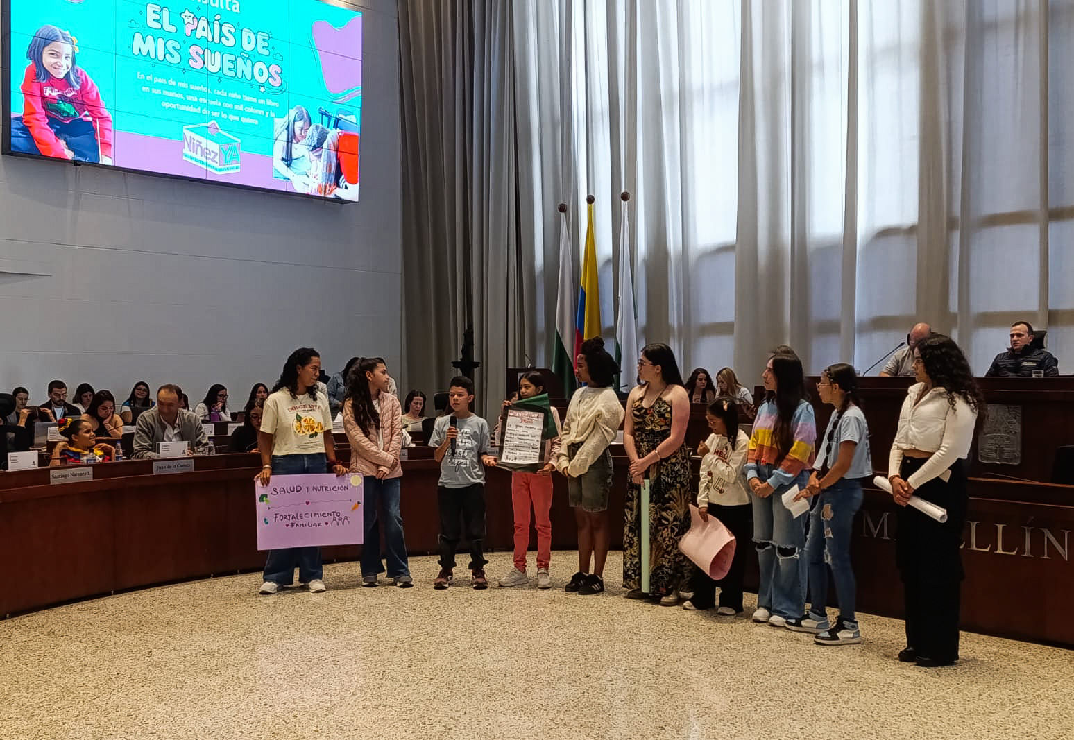 Niños y niñas al consejo